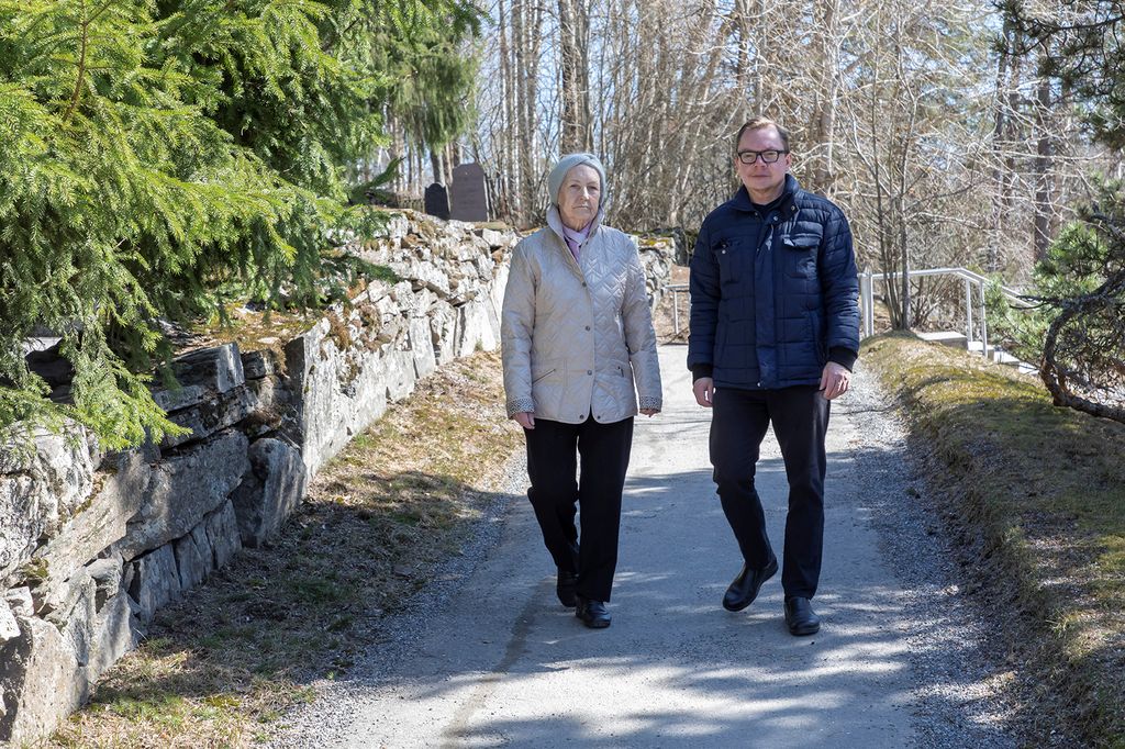 Heinolalainen Kirsti Seppälä tunnistaa omassa elämässään hyvän vanhuuden peruspilarit, jotka tutkija Jari Pirhosen mukaan jäävät usein vanhusten pitkäaikaishoidossa vaille huomiota. Kuva: Markku Lehtinen