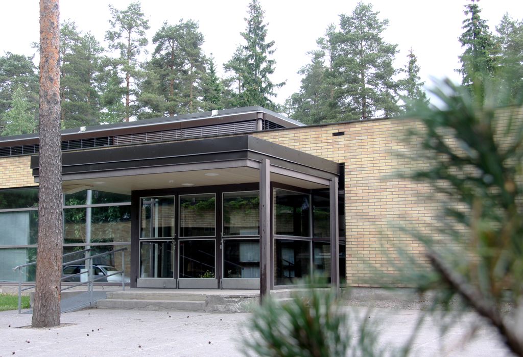 Salpausselän kirkossa (kuvassa) tehdään syksyn aikana korjauksia sisäilman parantamiseksi. Muun muassa messut järjestetään toistaiseksi Jalkarannan seurakuntakodissa.