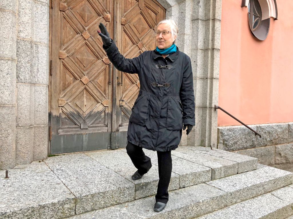 Padasjoella juhlittiin viime vuonna seurakunnan 550-vuotista historiaa. Seurakuntalainen Leena Häme kävi messussa Padasjoen kirkossa. Arkistokuva: Mimmi Urpunen