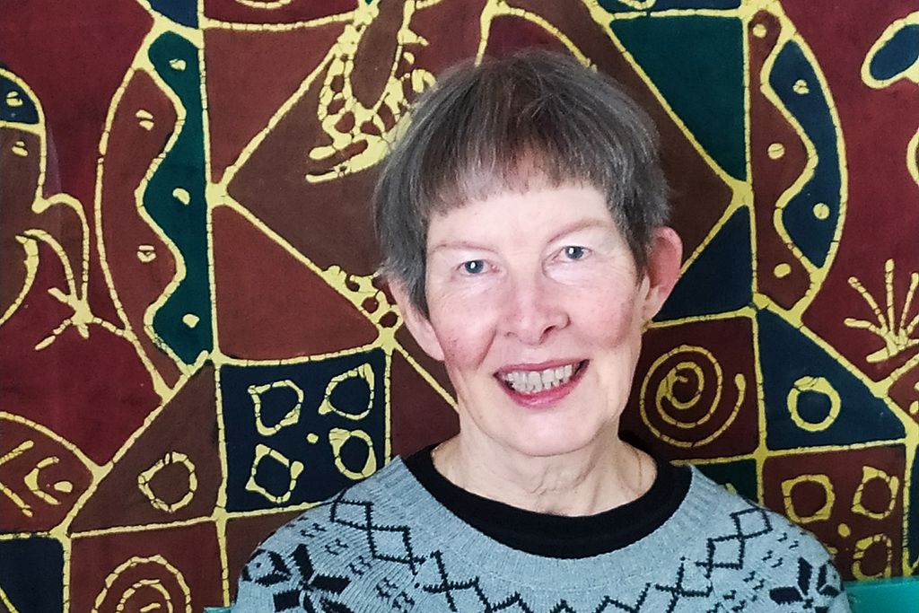 Meillä pyhyys tuntuu varsinkin ehtoollisen toimittamisessa, kun liinoin peitetyt ehtoollisvälineet otetaan kauniisti esille", sanoo heinolalainen Helena Kekkonen. Kuva: Laura Visapää