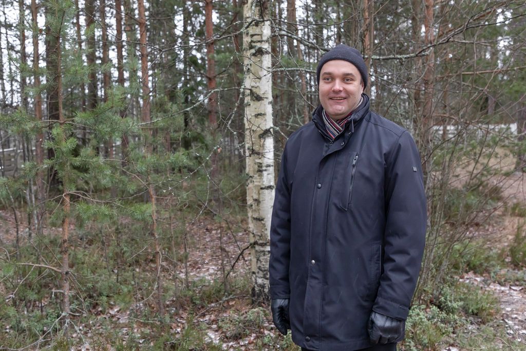 ”Ympäristöpääkaupungin teemat sopivat hyvin toimintaamme”, kertoo Lahden seurakuntien yhteiskunnallisen työ pappi Tomi Alasalmi. Kuva: Teemu Leppänen