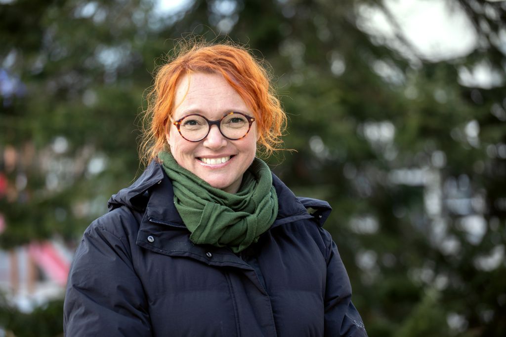 Mari Parkkinen on Imatran seurakunnan kirkkoherra. "Mikkelin hiippakunta saisi minusta arvojohtajan, joka käy dialogia, rakentaa siltoja ja innostaa rakentamaan yhteistä kirkkoa. Kirkko on murroksessa, joten on tärkeää uskaltaa katsoa myös rohkeasti tulevaisuuteen." Kuva: Kari Rossi