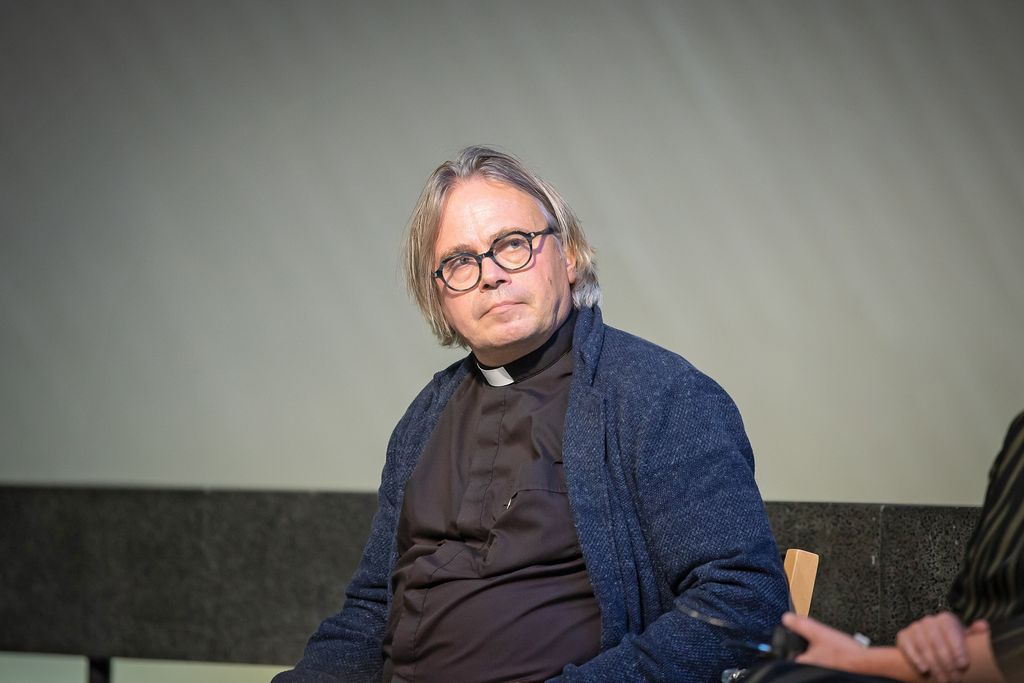 Sammeli Juntunen on työskennellyt Savonlinnan kirkkoherrana vuodesta 2007. "Haluaisin palvella seurakuntia ja pappeja niin, että nämä osaisivat pitää Jumalan sanaa esillä sen aidossa ja nykypäivänä ymmärrettävässä muodossa." Kuva: Markku Pihlaja / Kirkon kuvapankki 