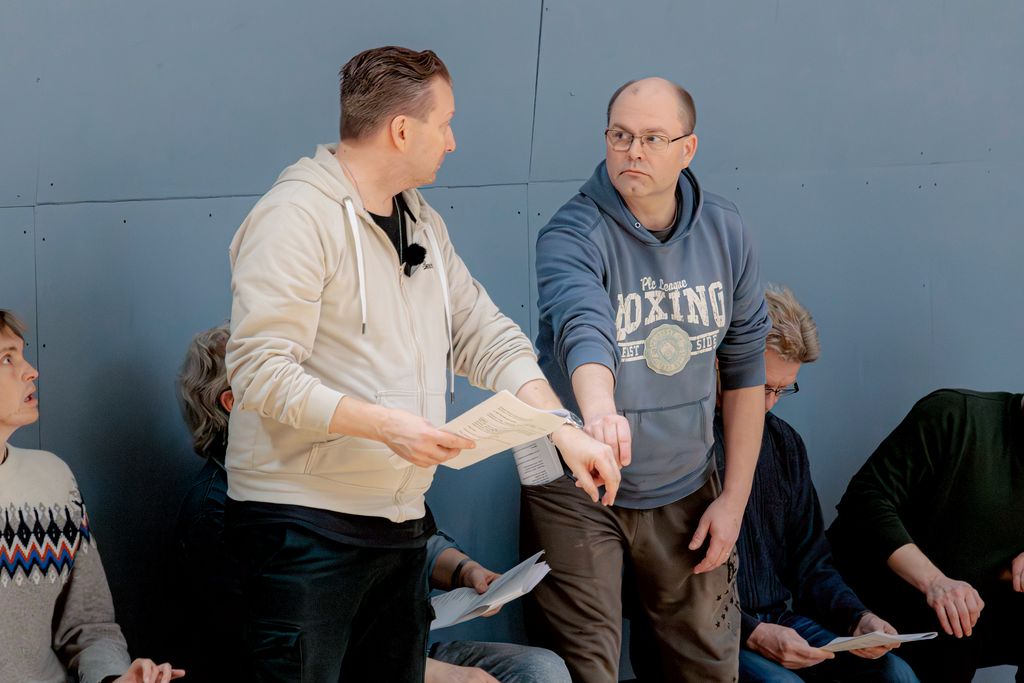 Markus Pirttijoelle Juudaksen rooli on mieluinen sen monipuolisuuden vuoksi. Kuvassa myös Tapani Kalliomäki, joka esittää Jeesusta. 