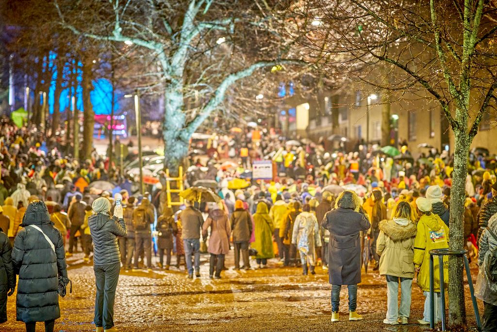 Kirkon näkymisestä kouluissa ja muissa julkisissa tiloissa on keskusteltu paljon. Kärsimystie-katunäytelmä kiinnosti viime pääsiäisenä tuhansia lahtelaisia.